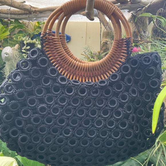 Beautiful Black Bag With Round Wooden Handles - Picture 2 of 6